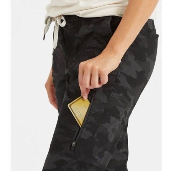 Vuori Women's Ripstop Camo Pants Size XS/ pristine - Picture 3 of 6